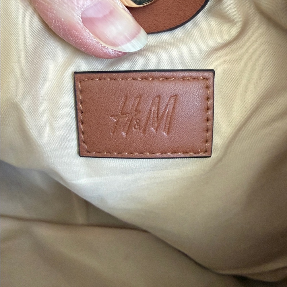 NWOT—H &M Straw Woven Tote w/removeable & adjustable crossbody strap/handle bag. - Picture 14 of 16